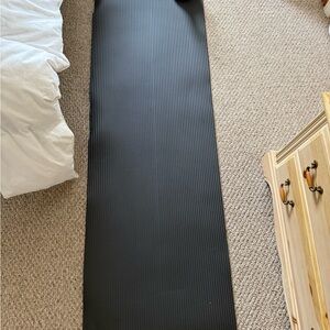 Black Yoga Mat